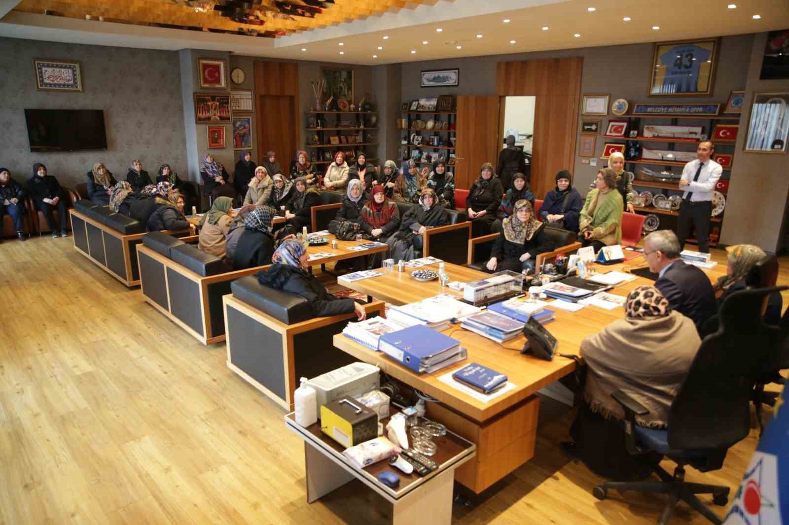 65 yaş ve &uuml;st&uuml; kadınları ağırladı
