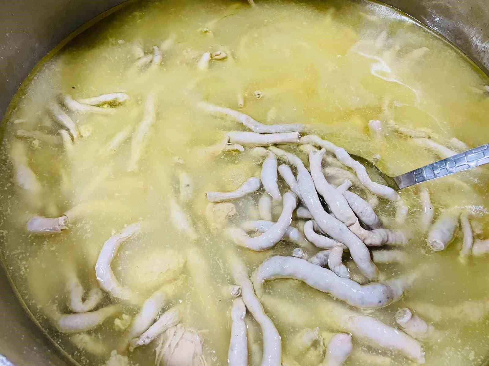 Şırnak&rsquo;ta &uuml;niversiteli &ouml;ğrencilere y&ouml;resel yemekler ikram edildi
