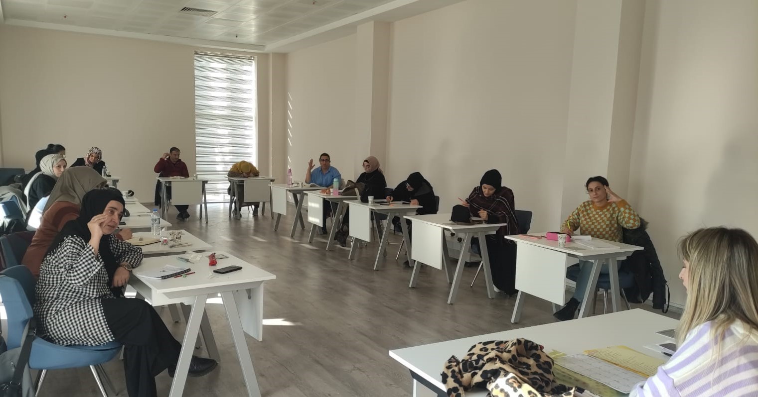 Fatih K&uuml;lt&uuml;r ve Sanat Merkezi&rsquo;nde işaret dili eğitimi
