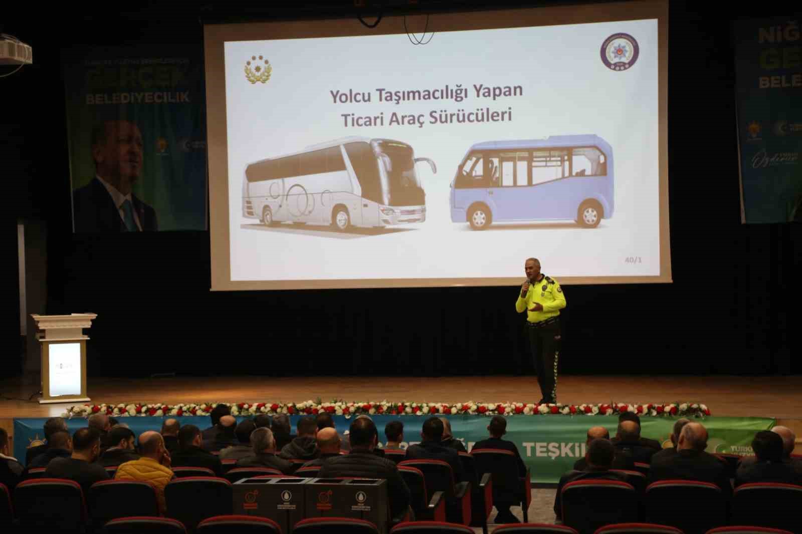 Niğde&rsquo;de Toplu Taşıma Ara&ccedil;larının S&uuml;r&uuml;c&uuml;lerine Kişisel Gelişim Semineri
