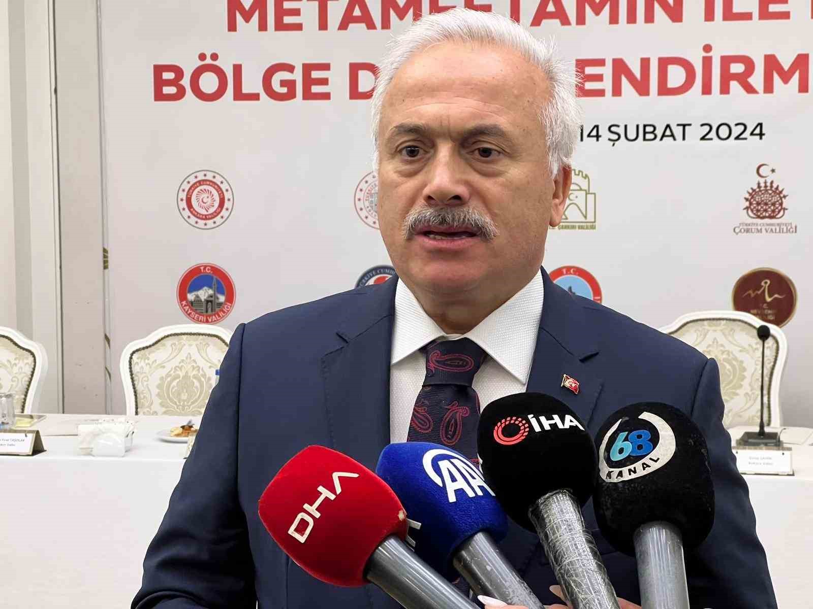 14 ilin valisi metamfetamin ile m&uuml;cadele i&ccedil;in Aksaray&rsquo;da toplandı
