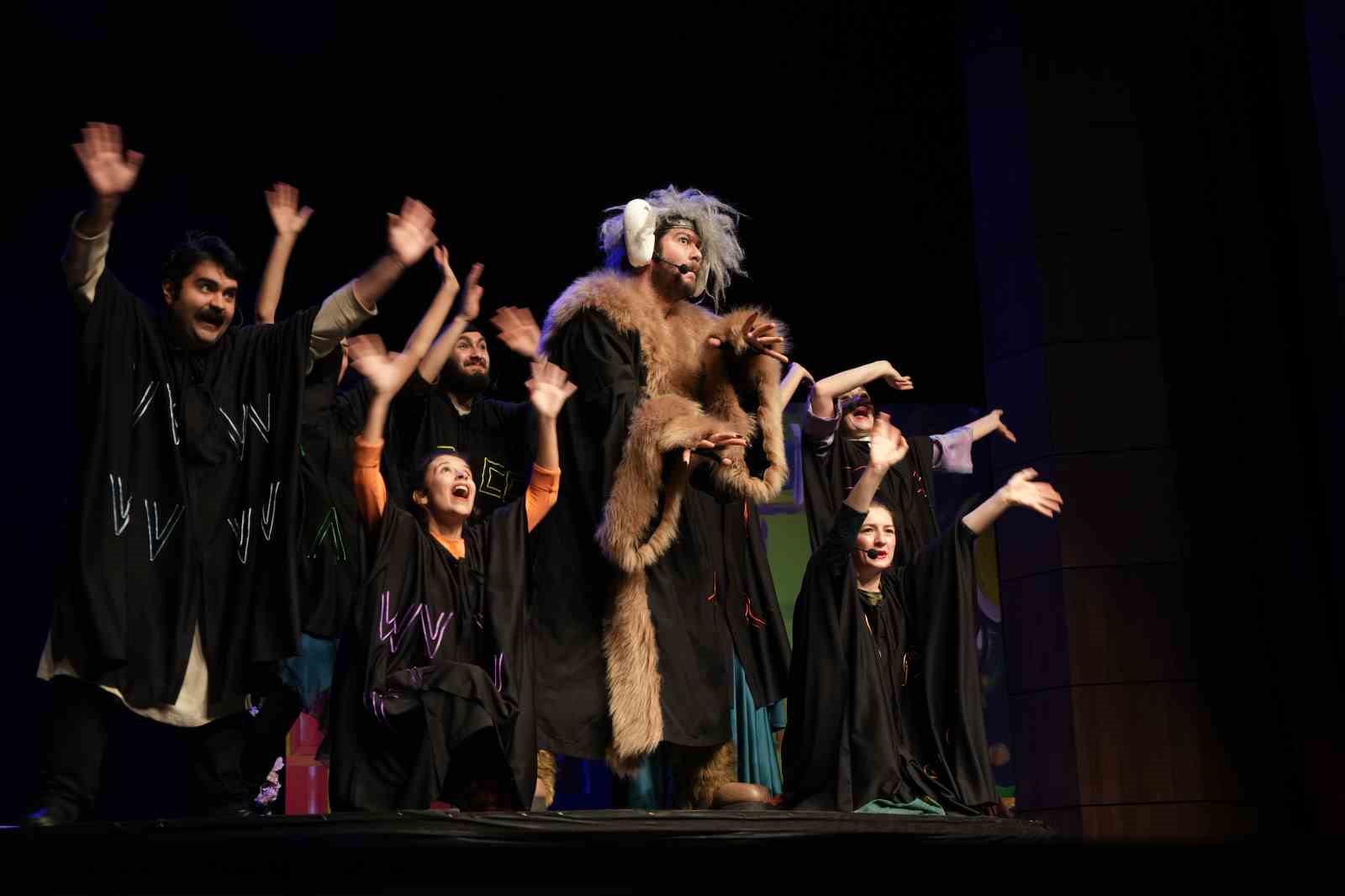 "Hz. Süleyman’ın Mucizeleri" isimli tiyatro oyunu öğrencilerle buluştu