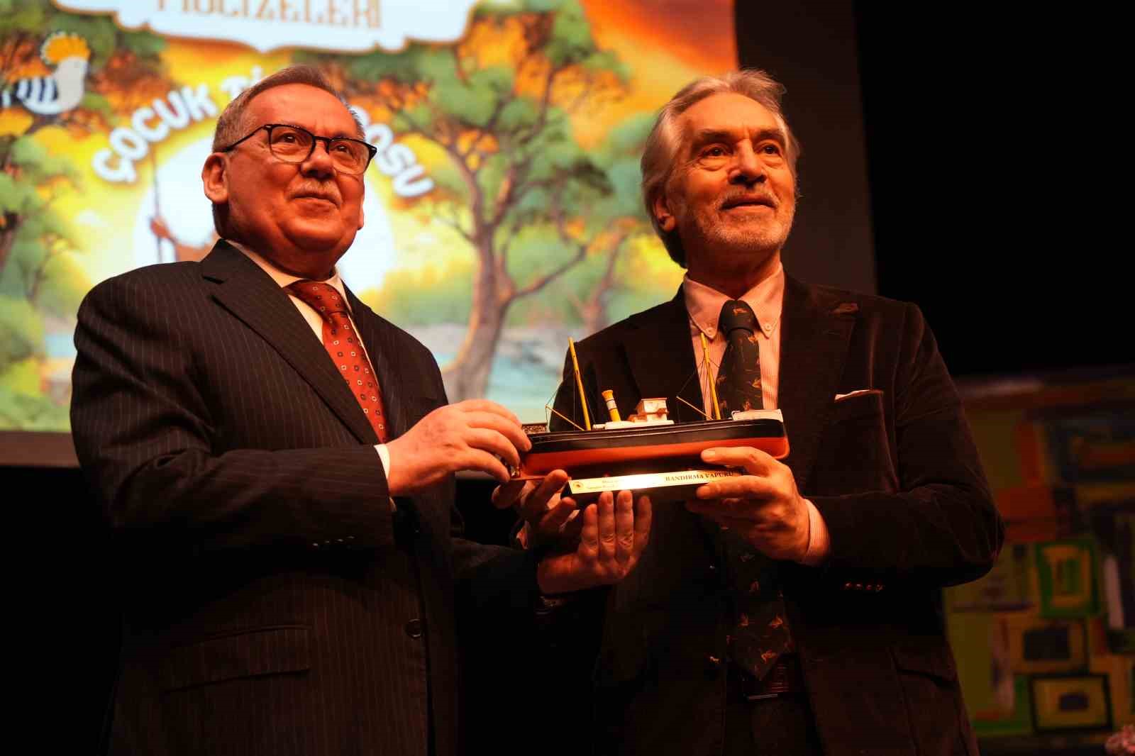 "Hz. S&uuml;leyman&rsquo;ın Mucizeleri" isimli tiyatro oyunu &ouml;ğrencilerle buluştu
