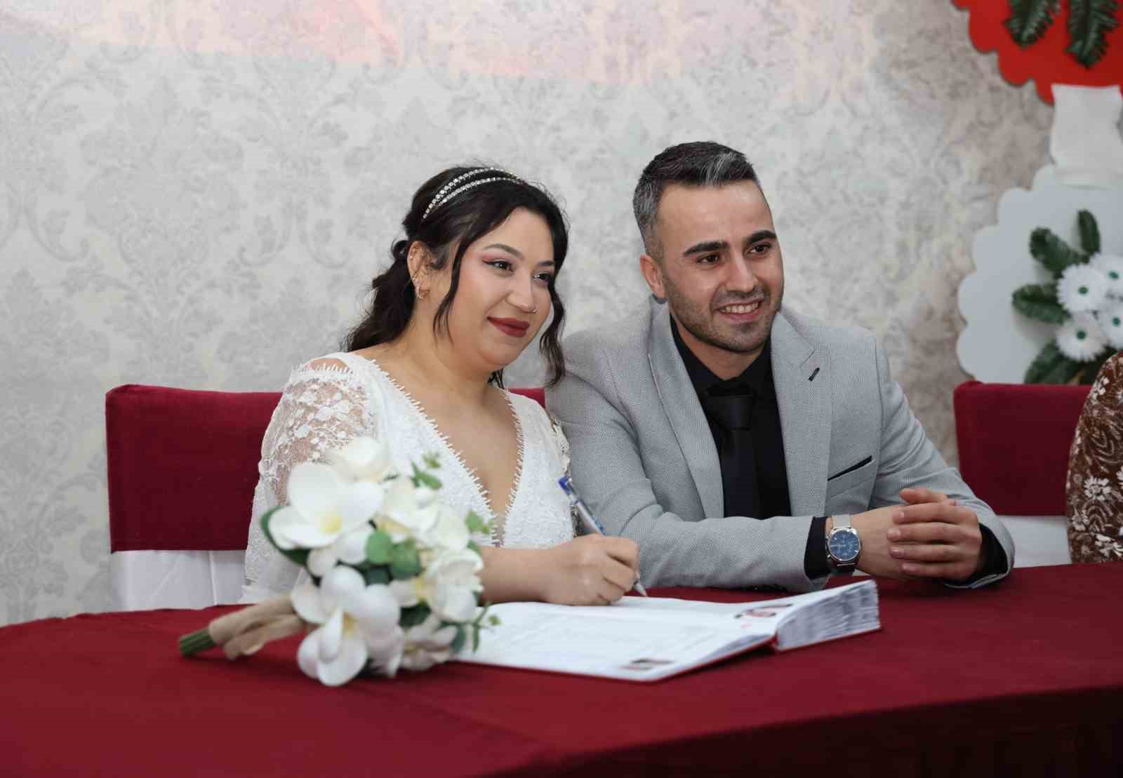 Toroslar ilçesinde Sevgililer Günü’nde 22 nikah kıyıldı
