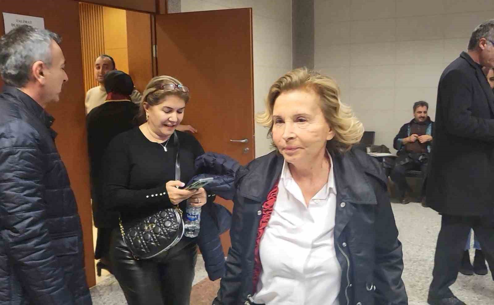 FET&Ouml;&rsquo;den yargılanan Nazlı Ilıcak: &lsquo;&lsquo;&Ouml;z eleştiri yapmak istiyorum, FET&Ouml;&rsquo;y&uuml; yanlış değerlendirdim, eksik bilgilere sahiptim&rsquo;&rsquo;
