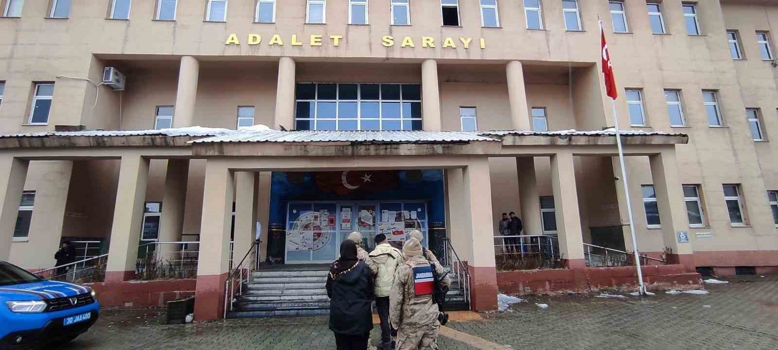Hakkari’de 9 kaçak göçmen yakalandı
