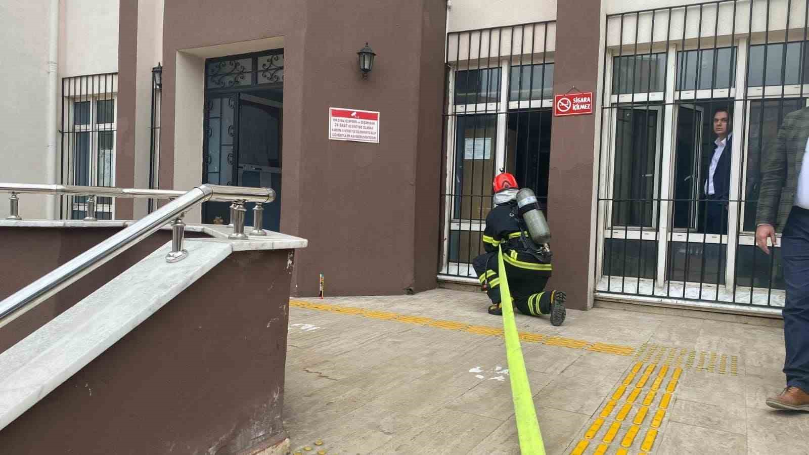 Adliye&rsquo;de ger&ccedil;eğini aratmayan tatbikat
