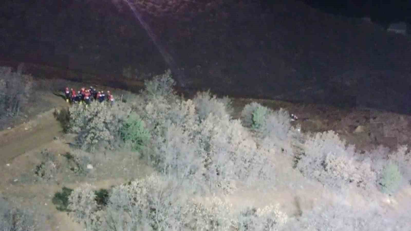 Toprak altında kalan 9 iş&ccedil;iyi arama &ccedil;alışmaları s&uuml;r&uuml;yor
