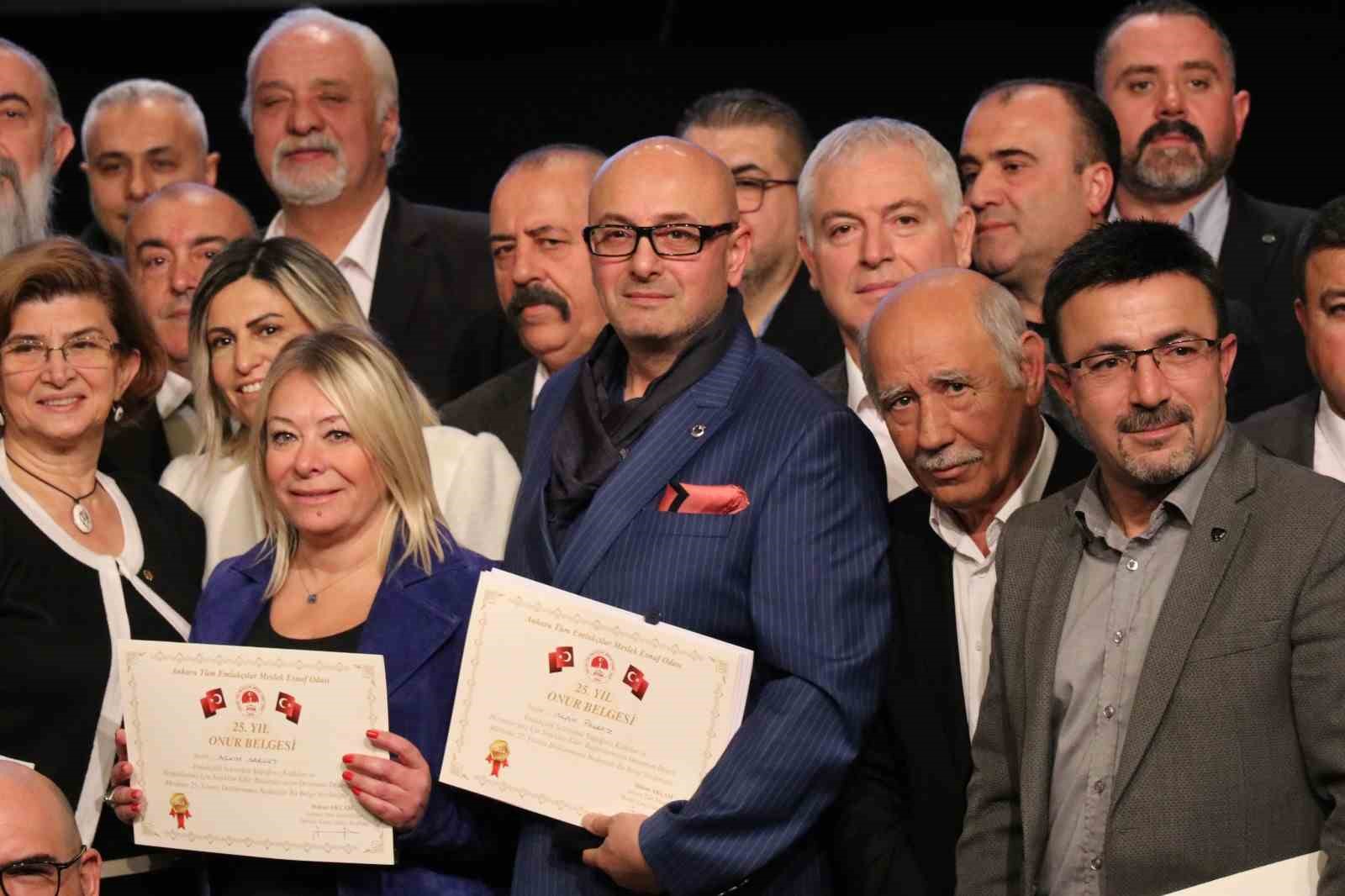 25 yıllık gayrimenkul danışmanlarına ’Onur Belgesi’ verildi