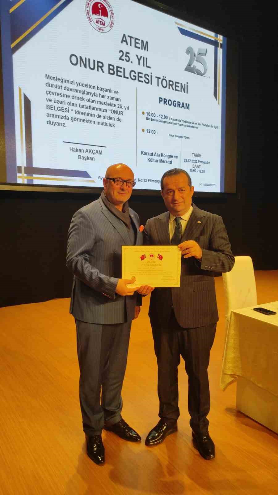 25 yıllık gayrimenkul danışmanlarına ’Onur Belgesi’ verildi