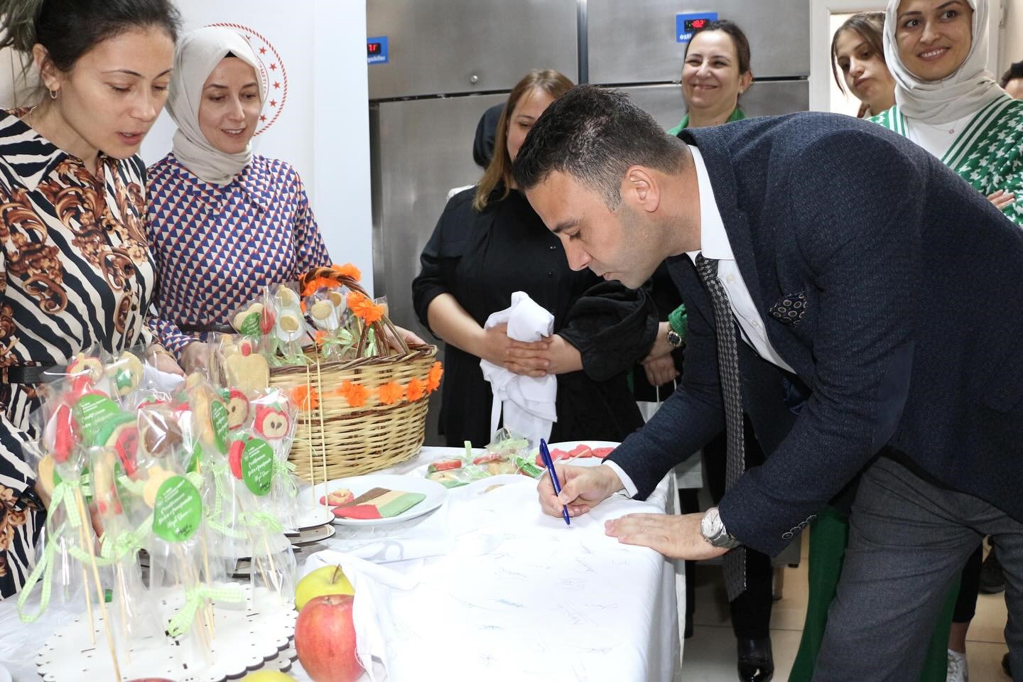 Niğde&rsquo;de &ccedil;ocuk bakım kuruluşlarında kalan &ccedil;ocuklar h&uuml;nerlerini sergiledi.
