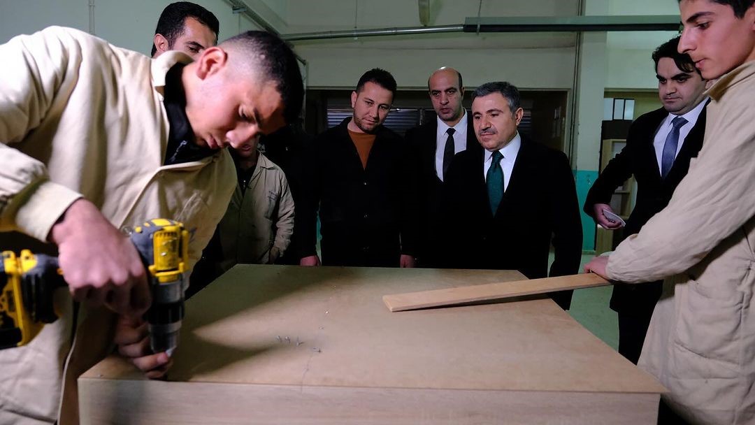 Vali Atay "Her Eve Bir &Ccedil;alışma Masası Projesi"ni inceledi
