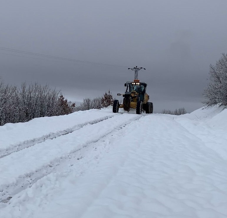 Tunceli’de kapanan 108 köy yolunda çalışmalar sürüyor
