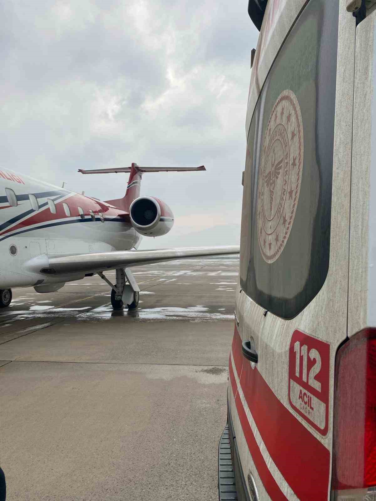 Ambulans uçak kalp ve karaciğer yetmezliği olan minik kız için havalandı
