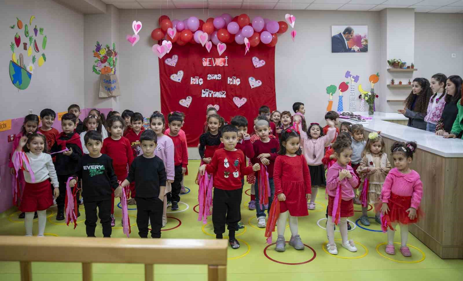 Halkkent Çocuk Gelişim Merkezinde eğitim gören çocuklar, ’Dünya Sevgi Günü’nü aileleriyle kutladı