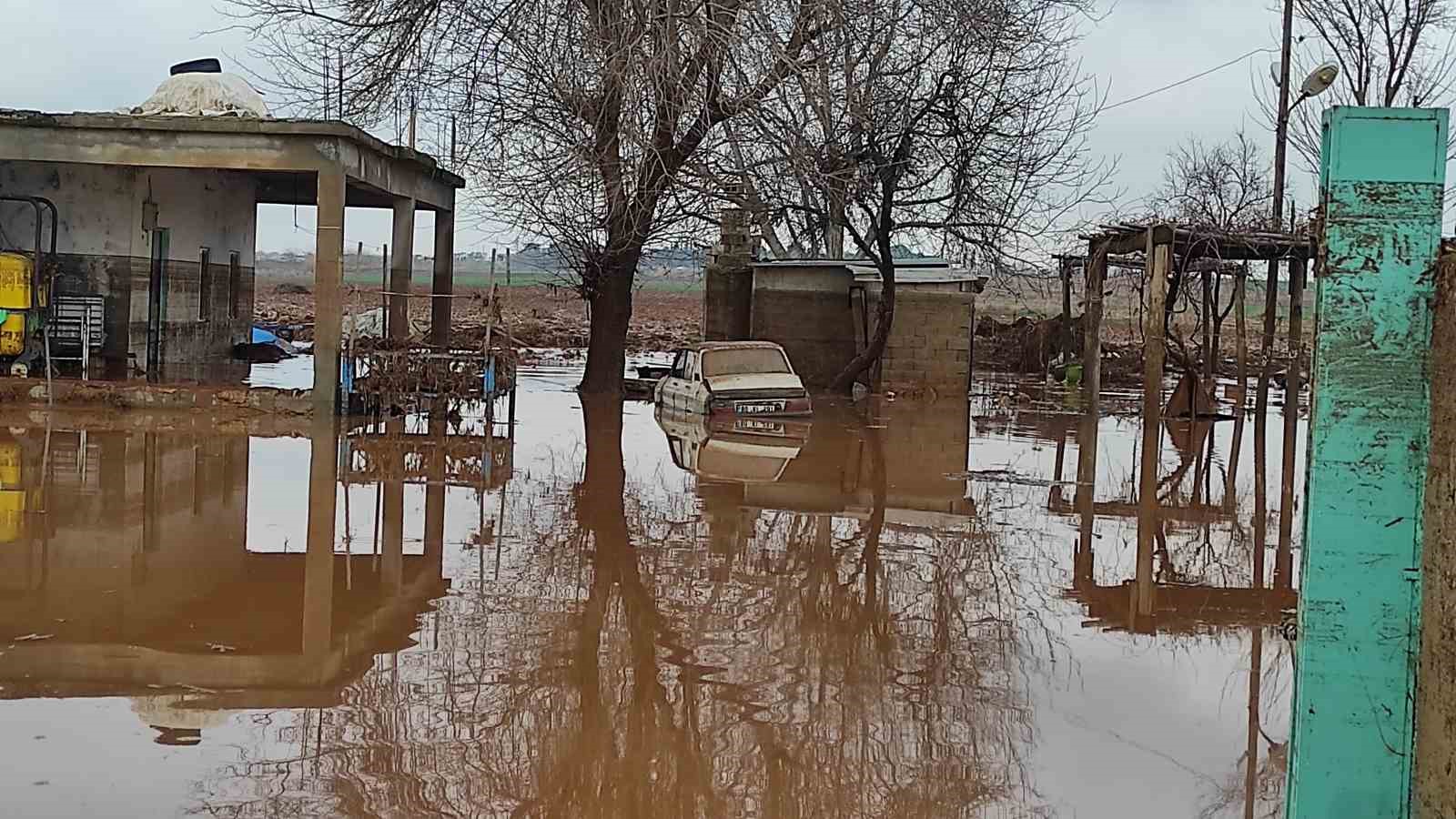 Şanlıurfa’da kırsal mahalleler sel suları altında kaldı