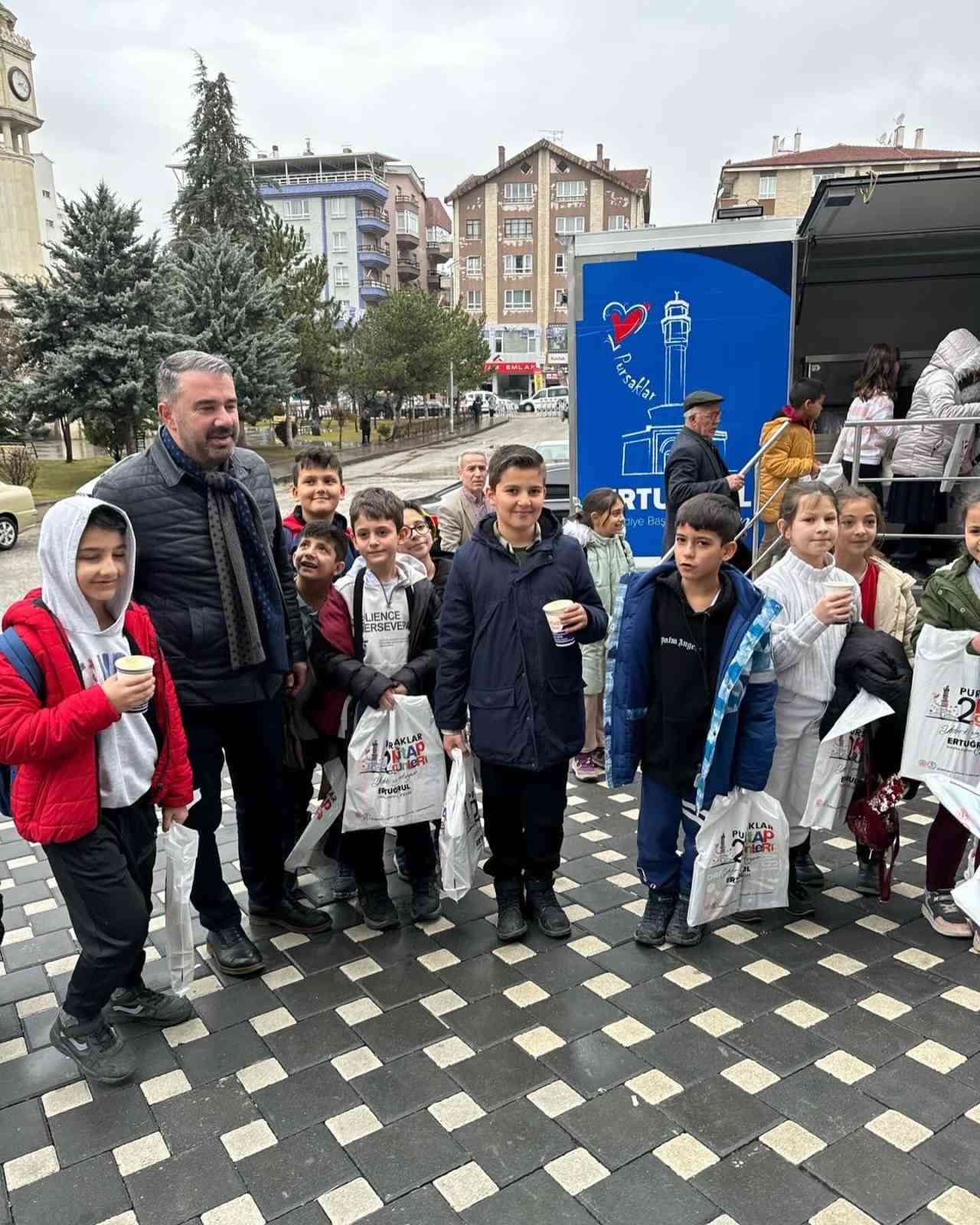 Pursaklar 2. Kitap G&uuml;nleri&rsquo;nde okurlara sıcak &ccedil;orba
