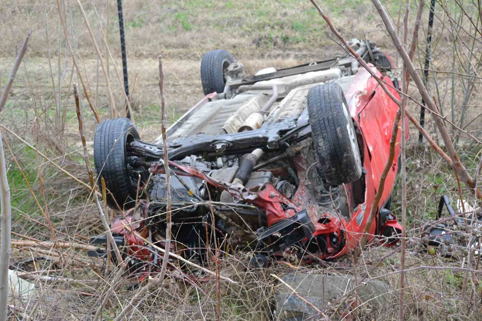 Şarampole u&ccedil;an otomobilin s&uuml;r&uuml;c&uuml;s&uuml; yaralandı
