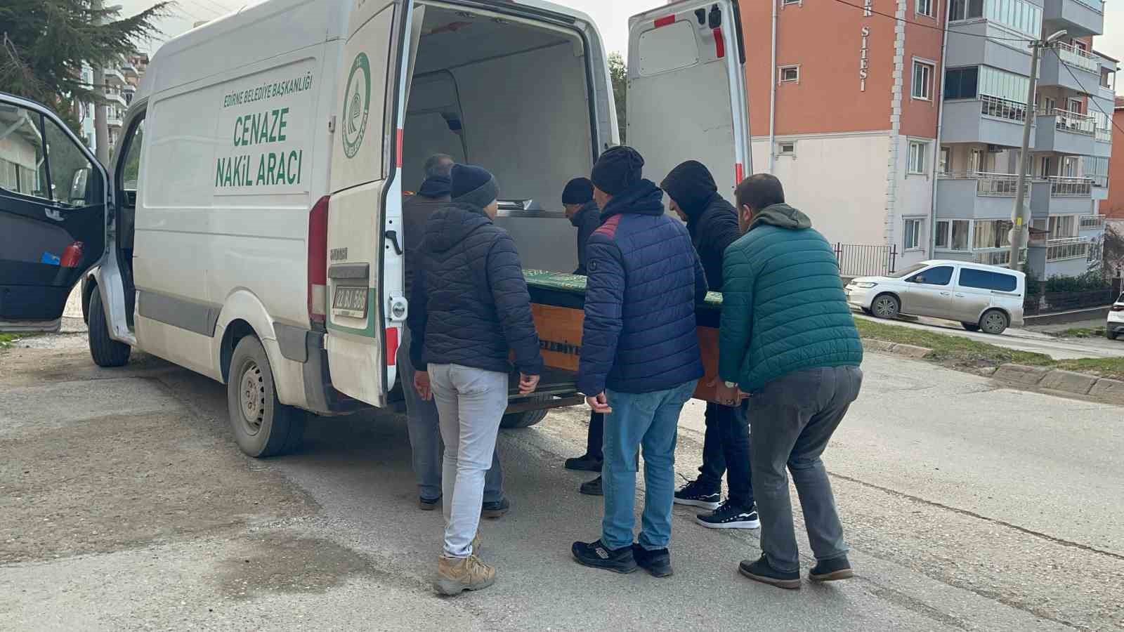 Edirne’de aynı gün mahkemesi olan yaşlı adam apartmanın birinci katından düşerek öldü