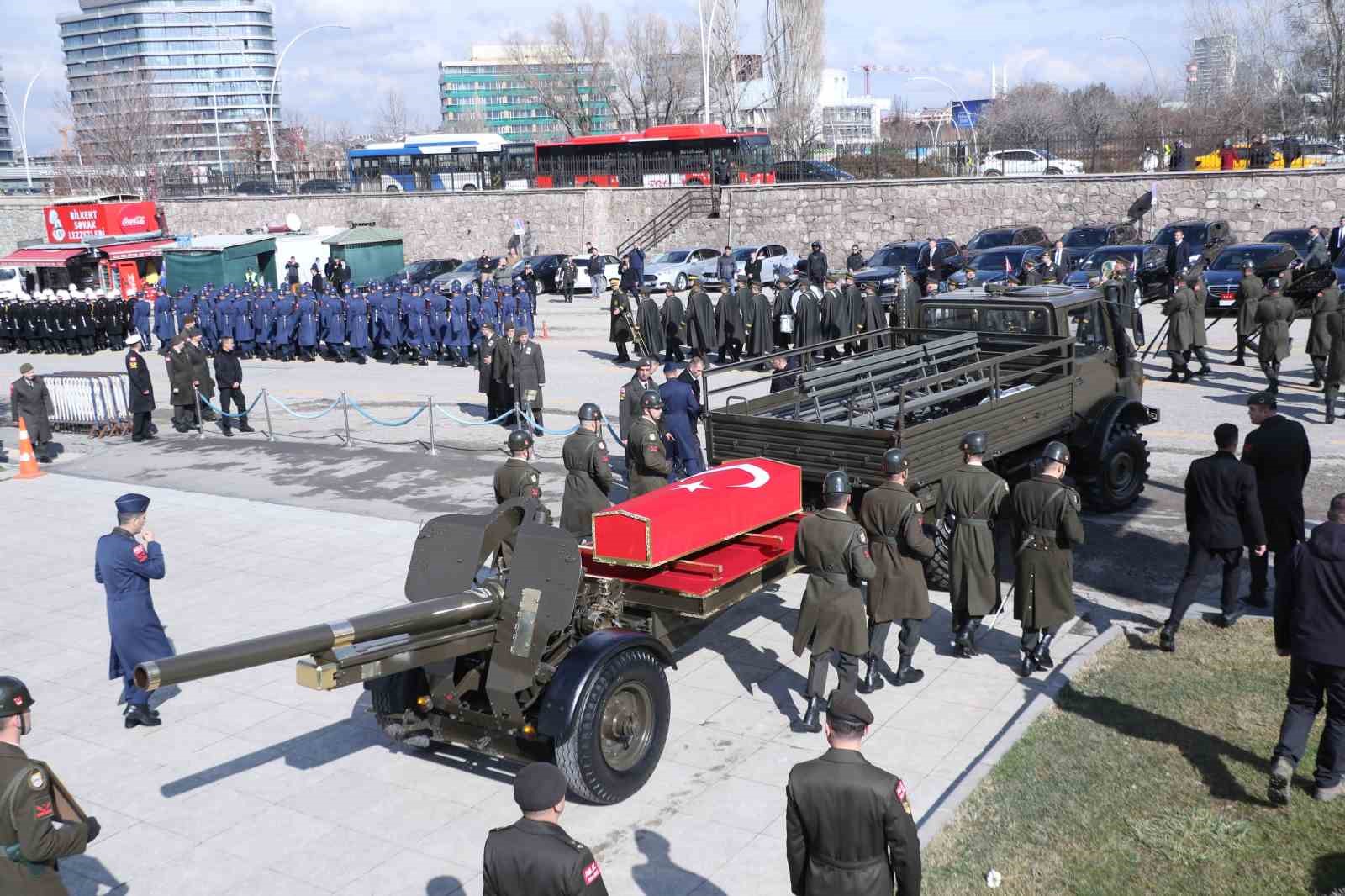 Eski 3. Ordu Komutanı emekli Orgeneral Berk toprağa verildi
