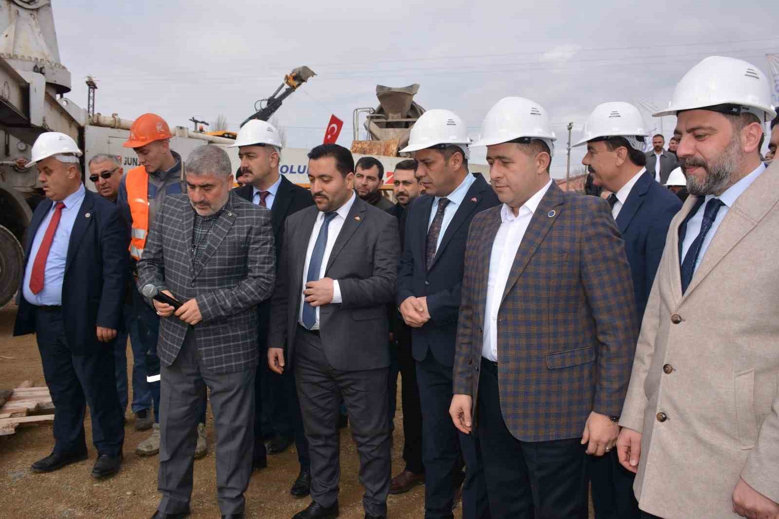 Sorgun’da yarı olimpik yüzme havuzunun temeli atıldı