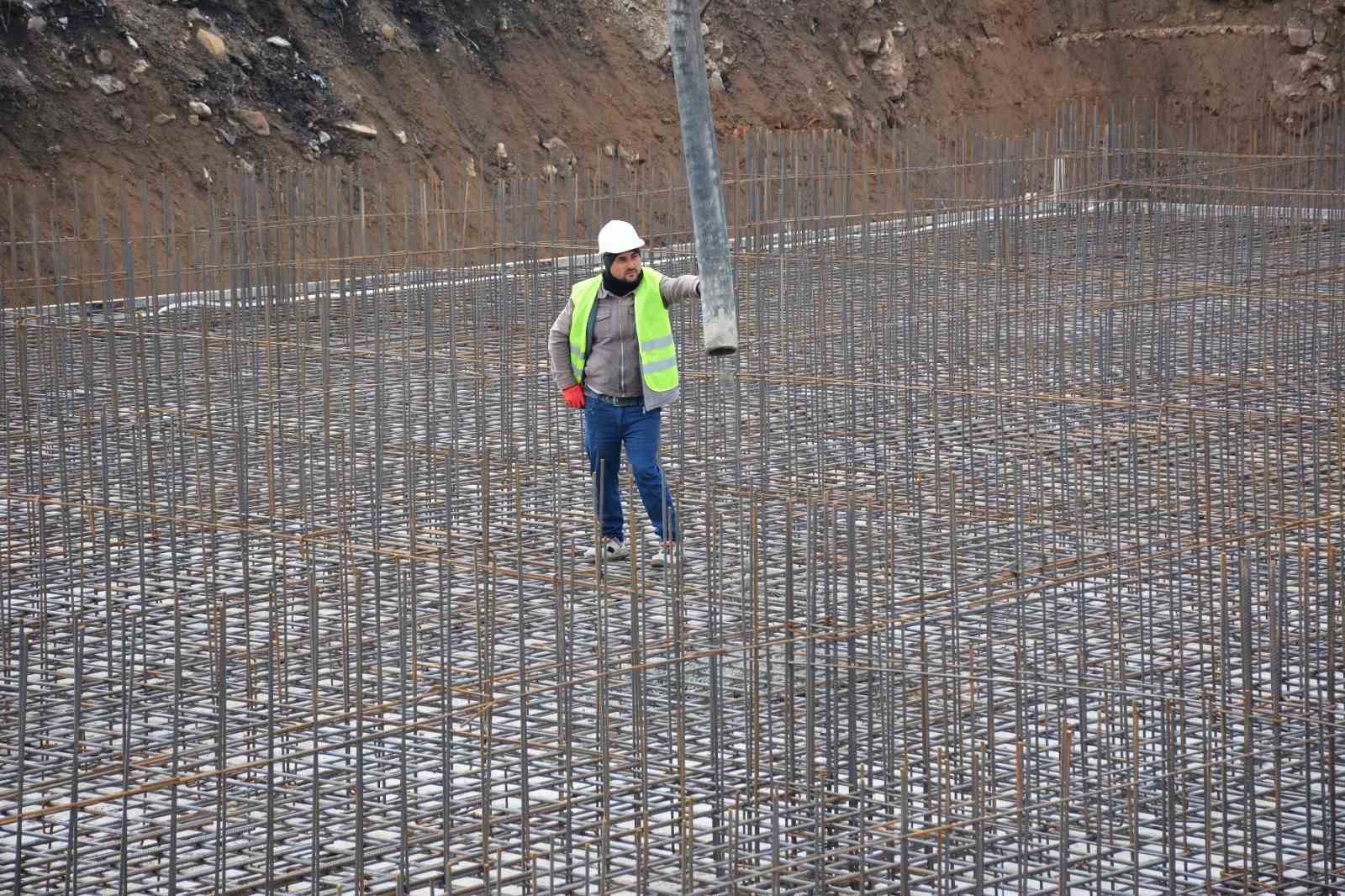 Sorgun&rsquo;da yarı olimpik y&uuml;zme havuzunun temeli atıldı
