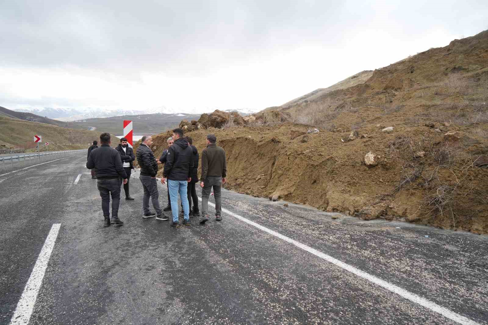 Muş’ta heyelan meydana gelen alanda inceleme başlatıldı
