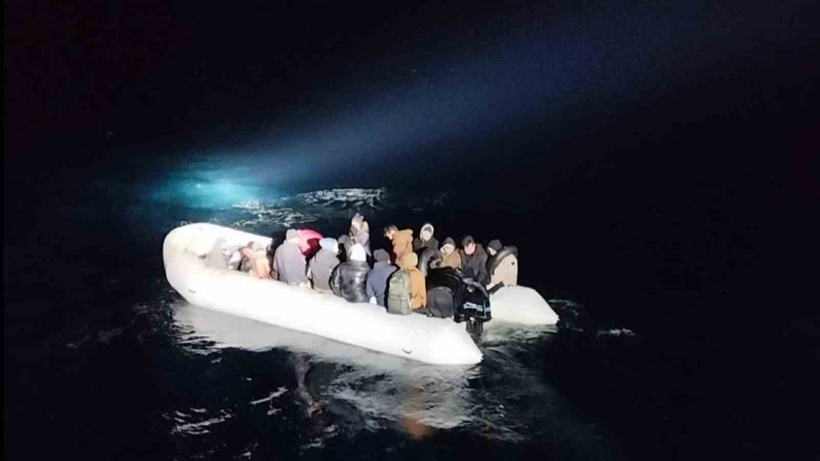 Ayvacık a&ccedil;ıklarında 32&rsquo;si &ccedil;ocuk 67 ka&ccedil;ak g&ouml;&ccedil;men yakalandı
