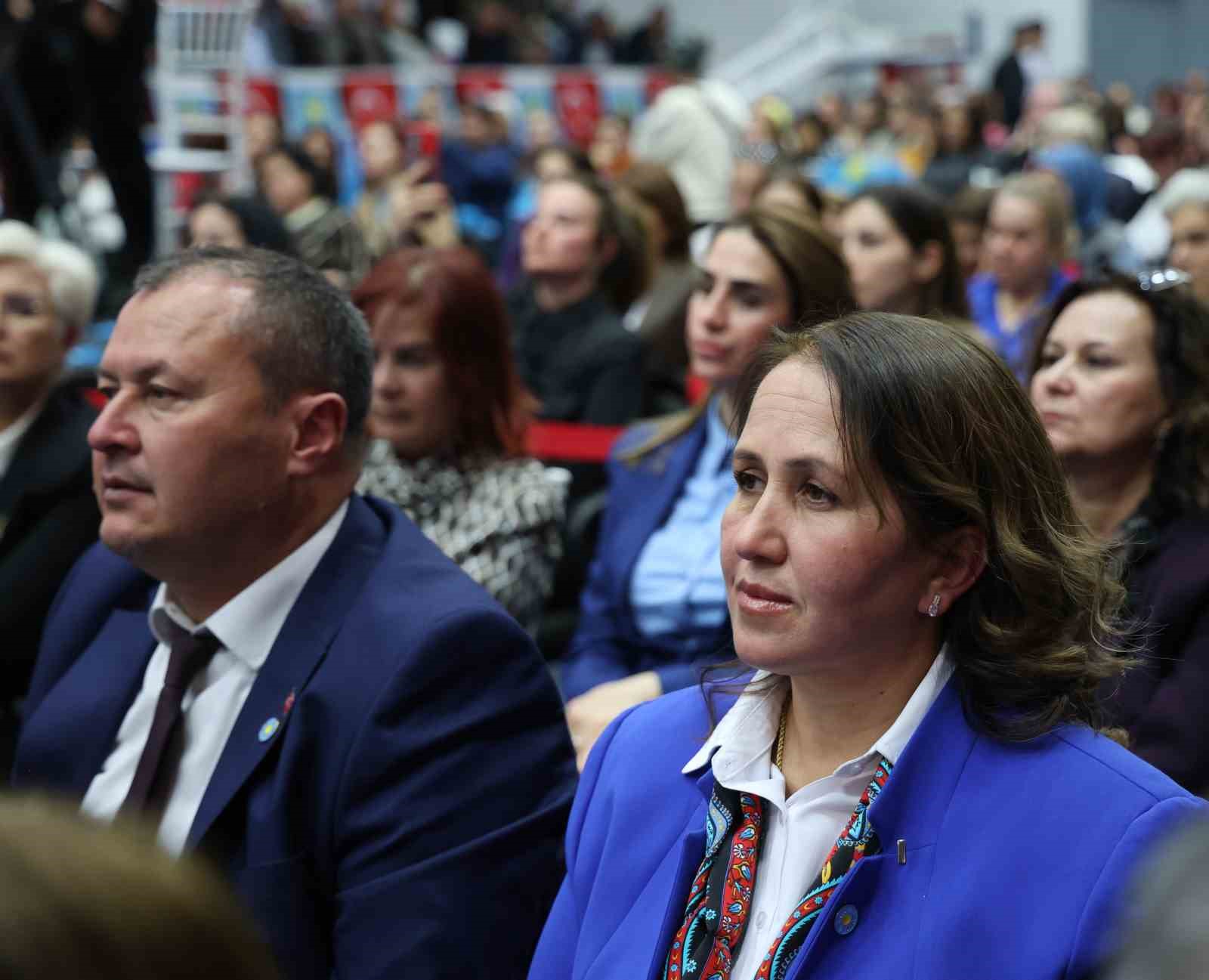 Kocası aday olamayınca hanımı aday oldu
