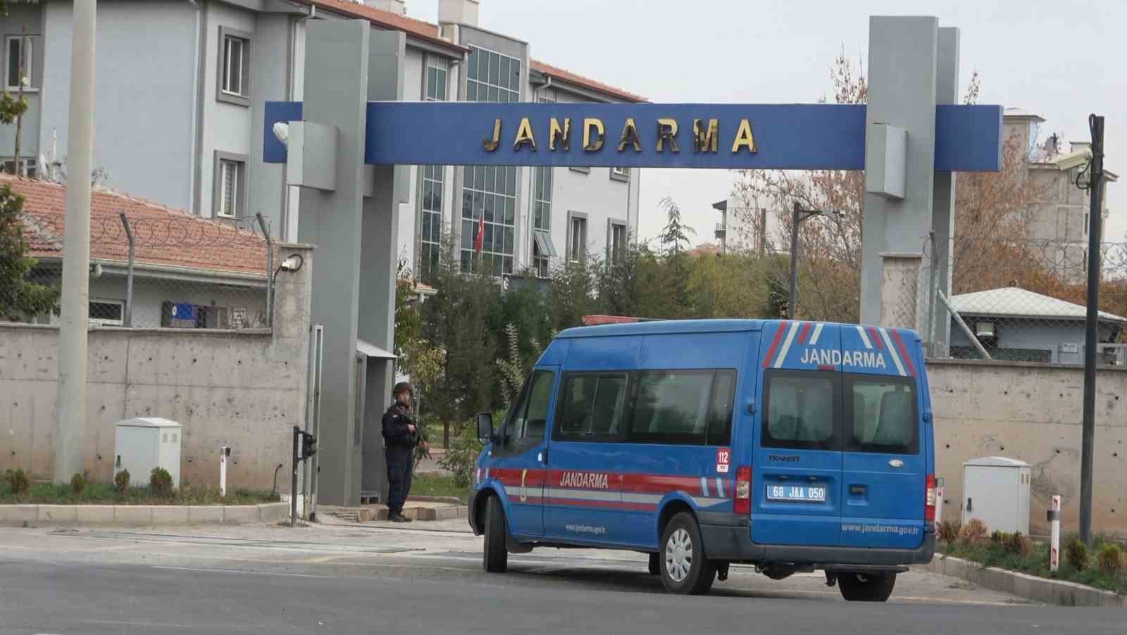 Aksaray’da 12 aranan şahıs jandarma ekiplerince yakalandı