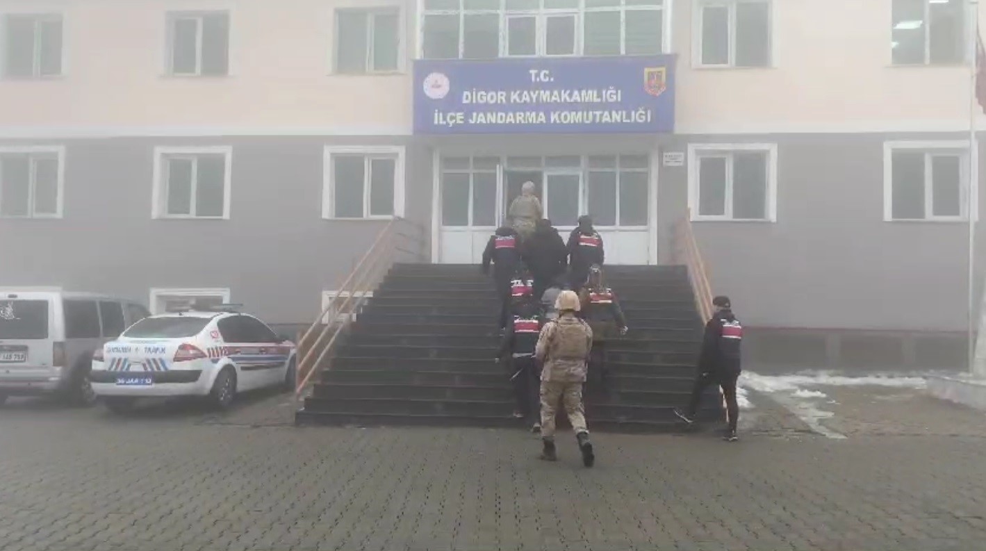 Digor&rsquo;da PKK/KCK propagandası yapan 5 kişi yakalandı
