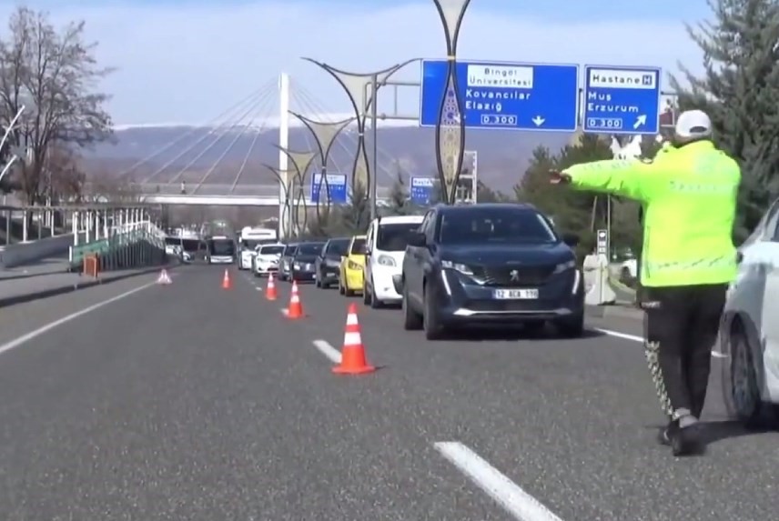 Bingöl’de trafik ekiplerinin denetimleri devam ediyor