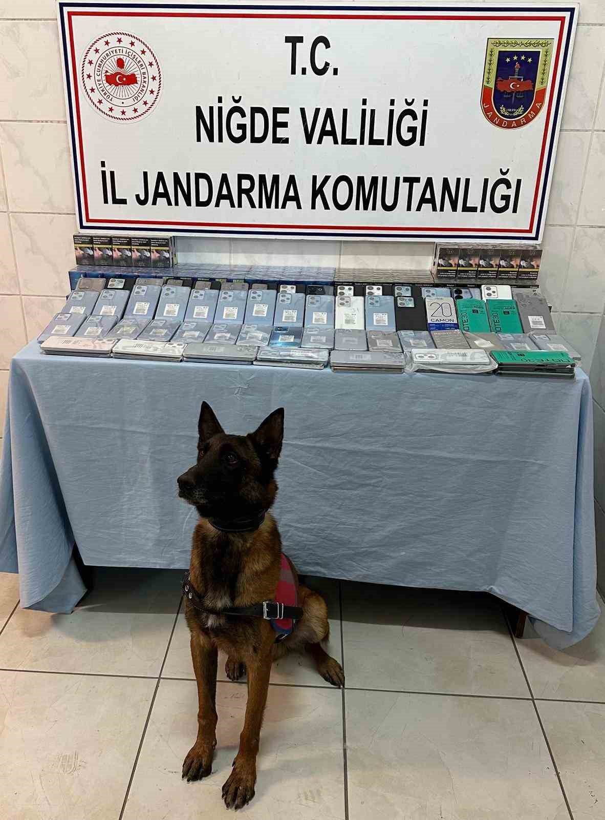 Niğde&rsquo;de 78 adet ka&ccedil;ak cep telefonu yakalandı
