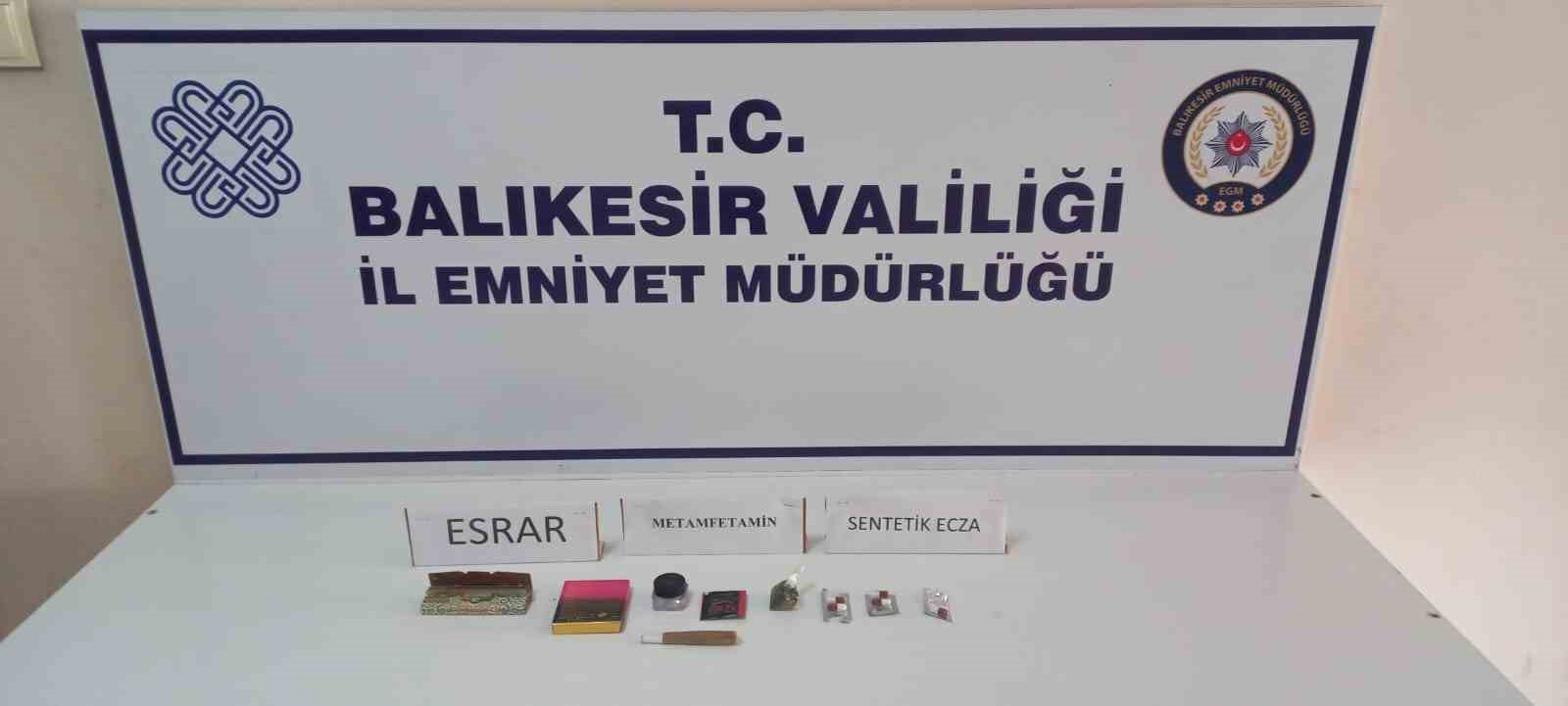 Burhaniye’de polisin operasyonları sürüyor