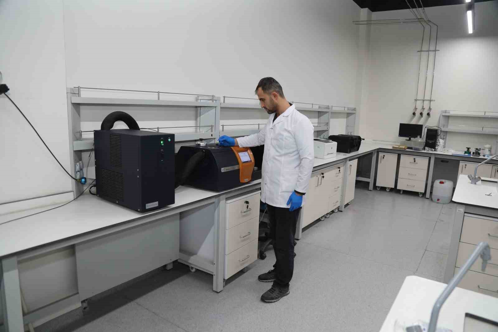 BTU, 6 cihaz ve 10 metotla g&uuml;venilir test ve analizinin adresi oldu
