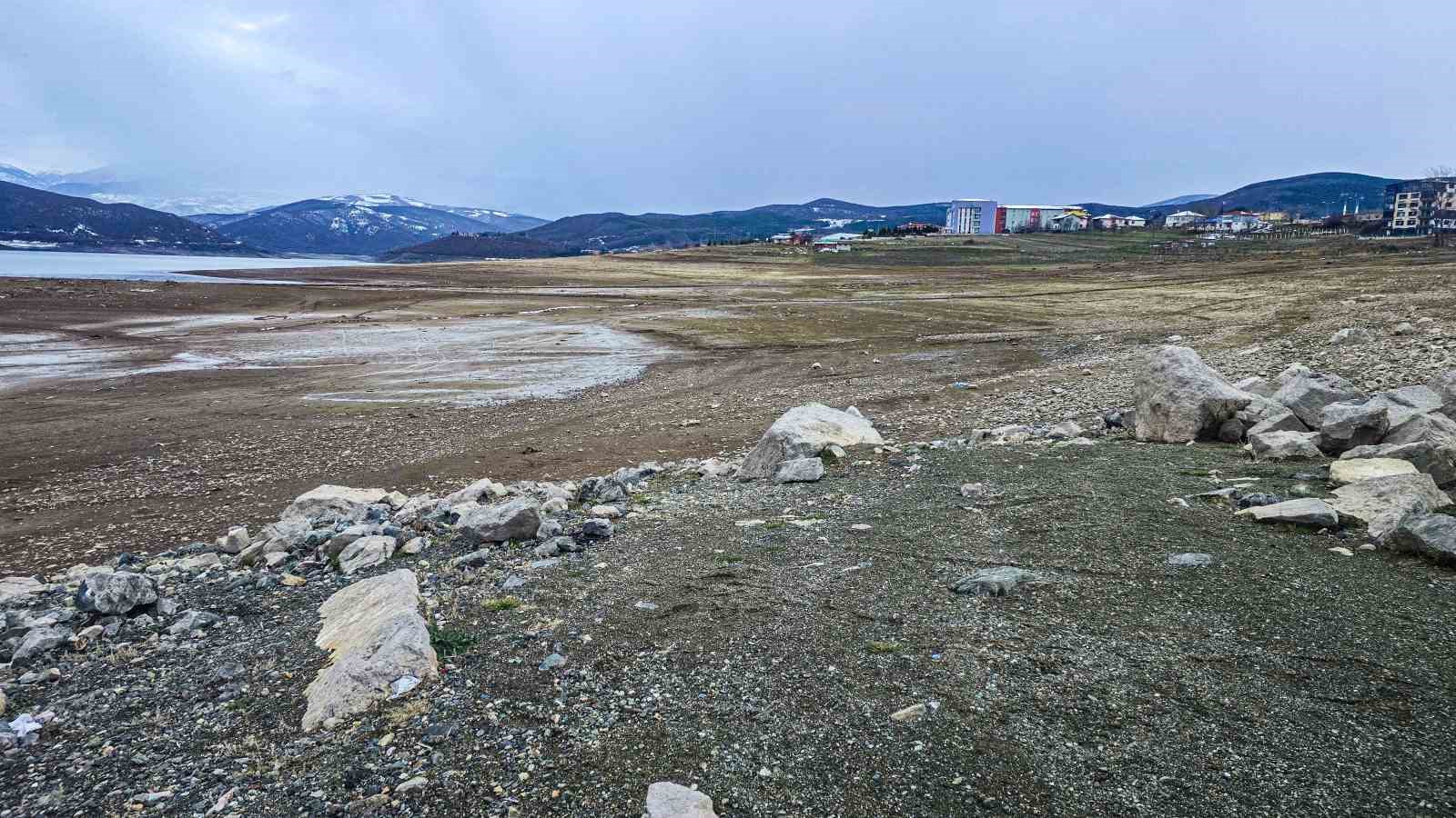 Tokat&rsquo;ta endişelendiren kuraklık havadan g&ouml;r&uuml;nt&uuml;lendi
