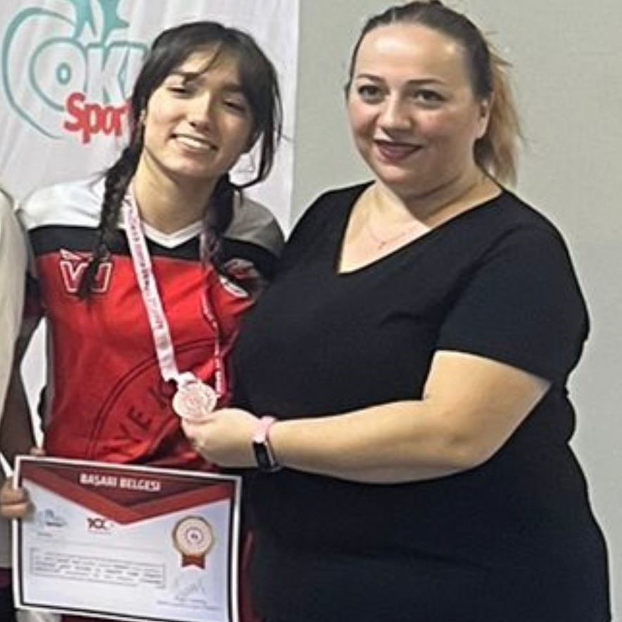 K&uuml;tahya Nafi G&uuml;ral Fen Lisesinden kick boks m&uuml;sabakalarında T&uuml;rkiye derecesi
