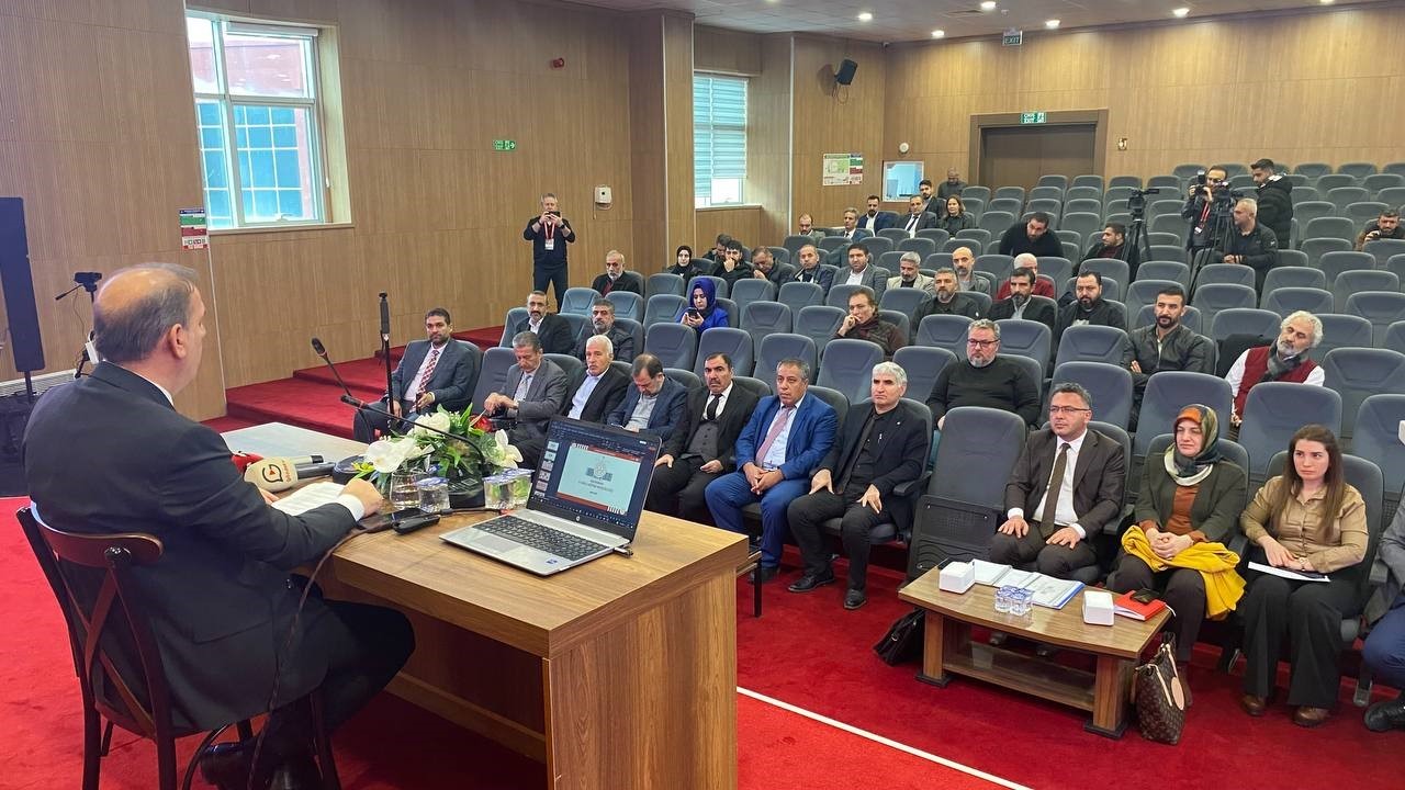 Milli Eğitim M&uuml;d&uuml;r&uuml; Ali Tosun, basını bilgilendirdi
