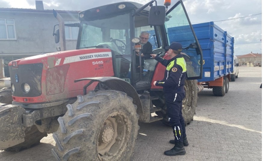 Kırklareli&rsquo;de trakt&ouml;r s&uuml;r&uuml;c&uuml;leri bilgilendirildi
