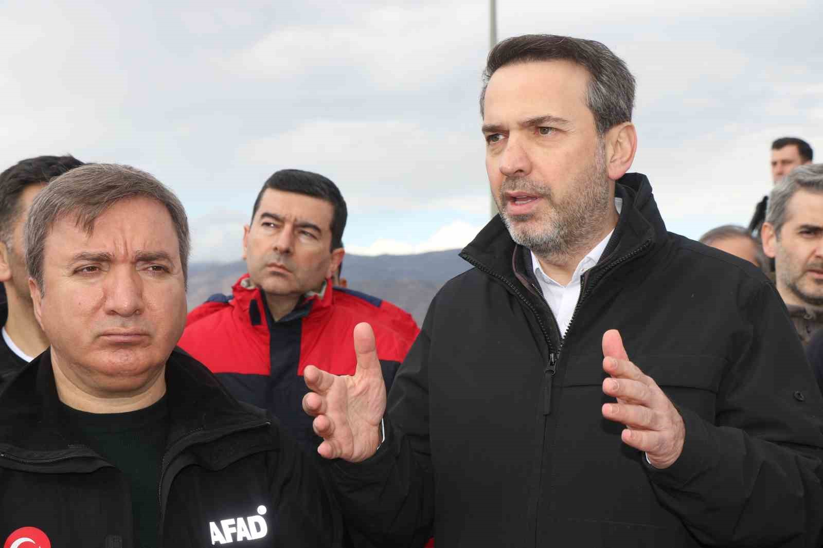 Enerji ve Tabii Kaynaklar Bakanı Bayraktar; "İş&ccedil;ilerimizin &uuml;&ccedil;&uuml;n&uuml;n bir lokasyonunda 6&rsquo;sının diğer lokasyonda olduğunu tespit ettik"
