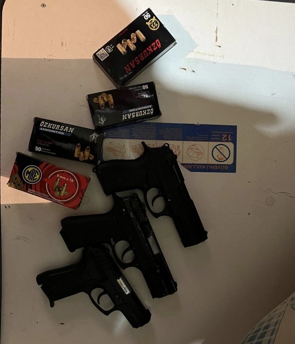 Kırklareli&rsquo;de bir evde ruhsatsız silahlar ele ge&ccedil;irildi
