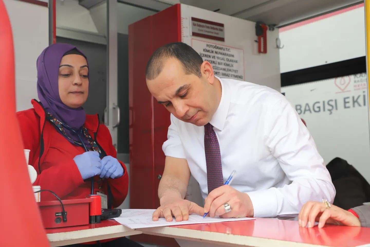 Vali Taşolar kan bağışında bulundu
