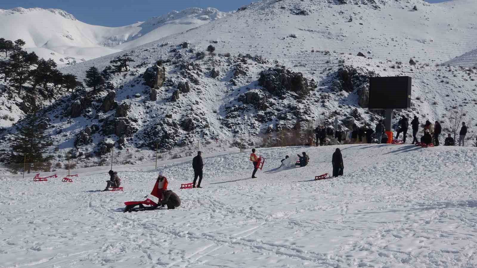 Davraz’da sezon açıldı, kayak heyecanı başladı
