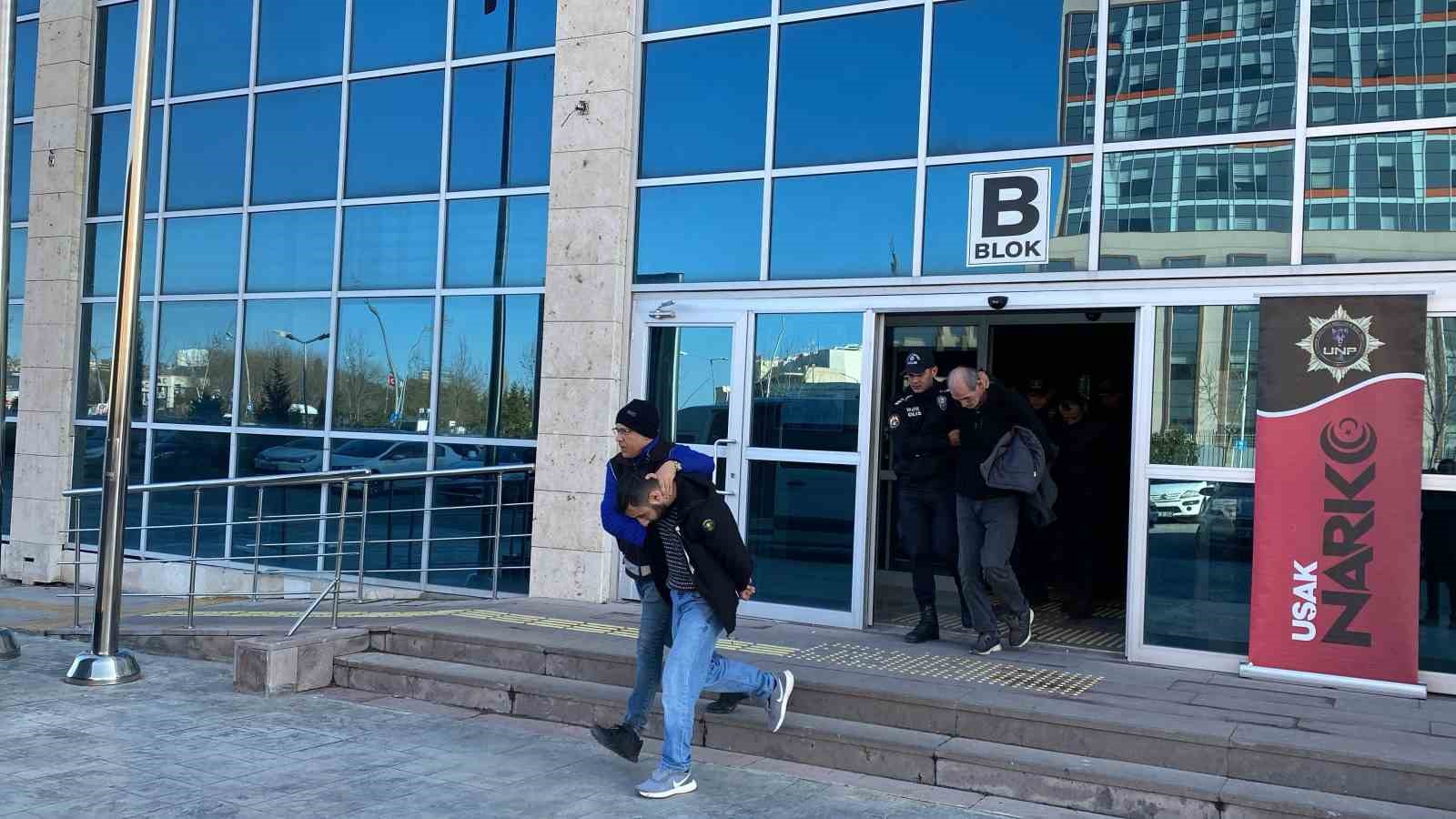 Uşak&rsquo;taki uyuşturucu operasyonunda 12 kişi tutuklandı
