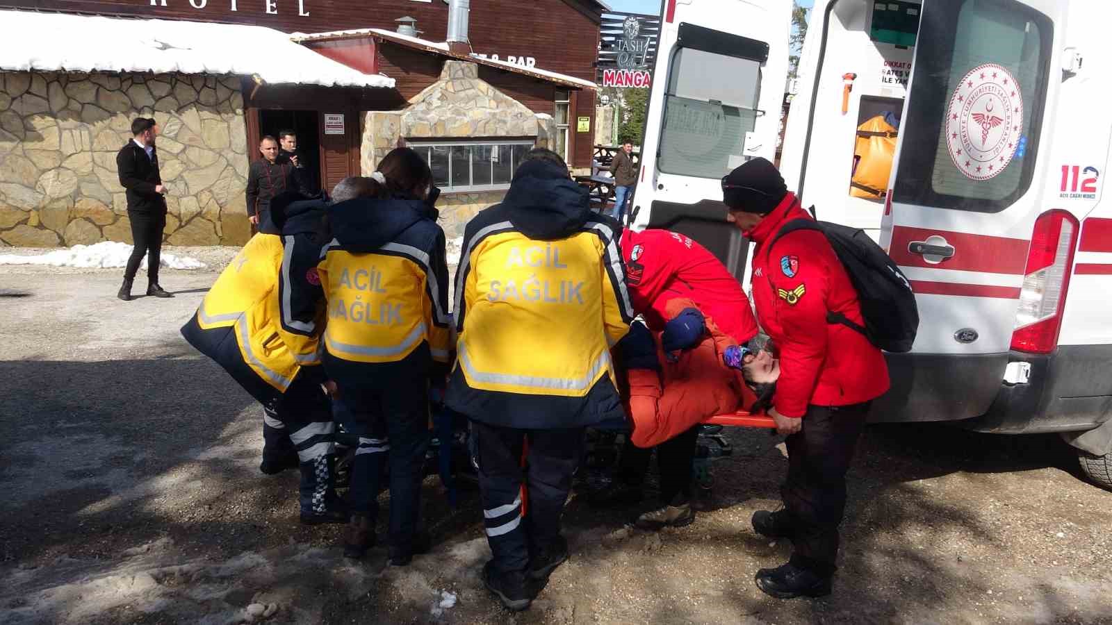 Kayak yaparken d&uuml;şerek yaralanan gen&ccedil;, JAK ekiplerince kurtarıldı
