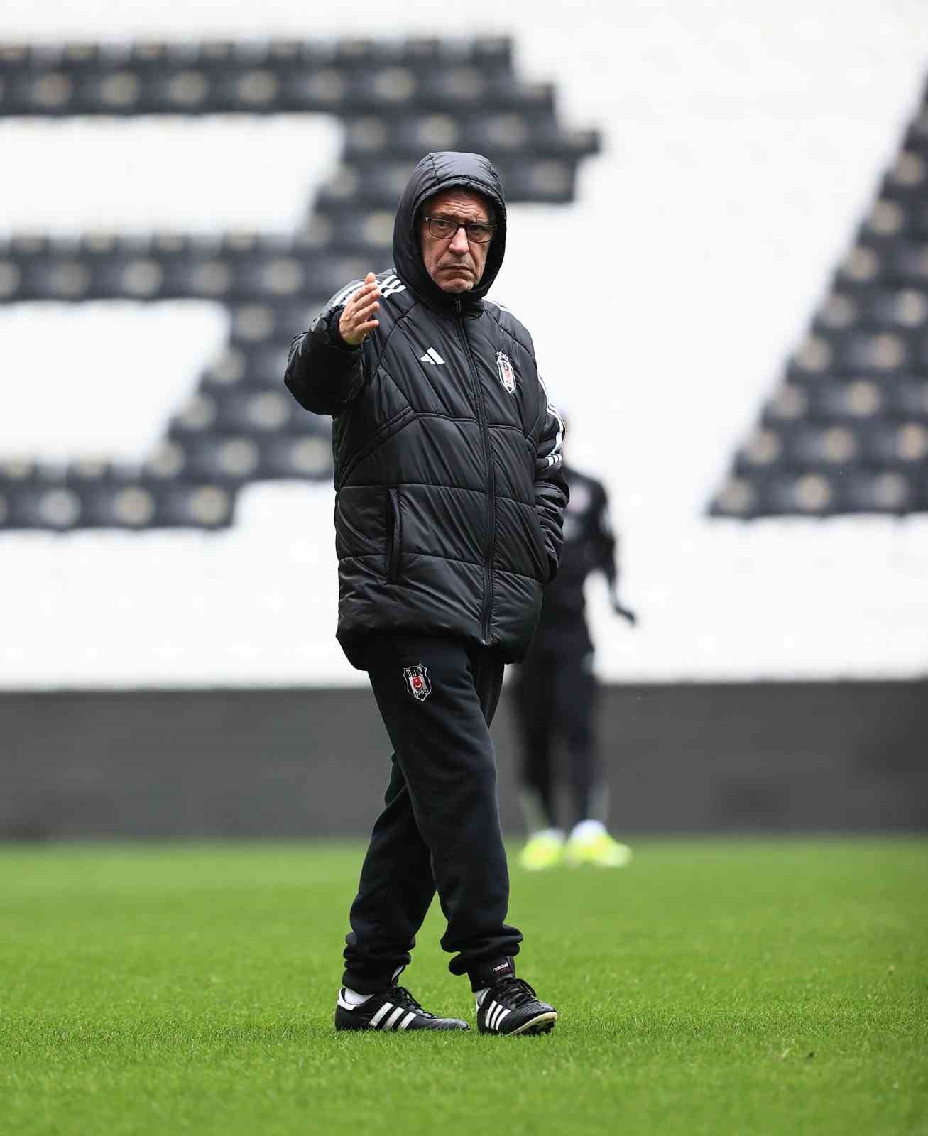 Beşiktaş, Konyaspor ma&ccedil;ı hazırlıklarını s&uuml;rd&uuml;rd&uuml;
