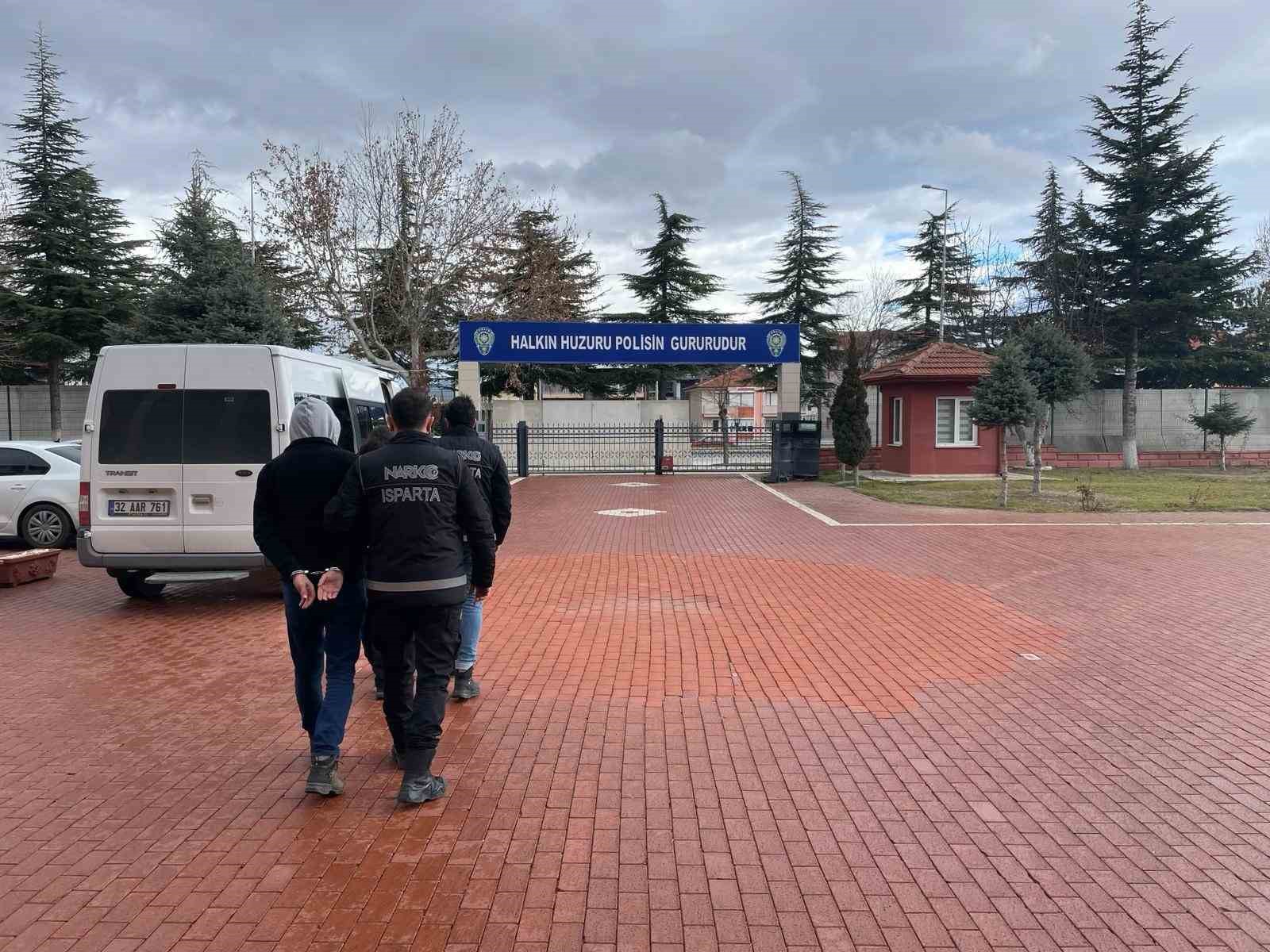 Isparta’da kahvehaneye narkotik operasyon: 2 şüpheli tutuklandı