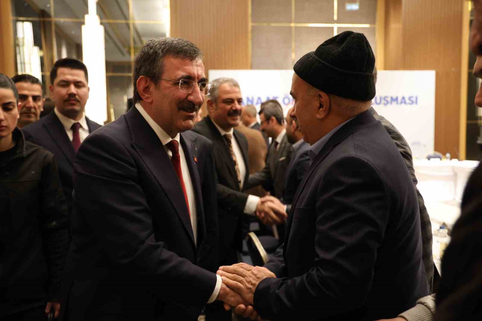 Cumhurbaşkanı Yardımcısı Yılmaz: "Özelikle bu yılın ortasında enflasyonda belirli düşüşleri hep birlikte göreceğiz"