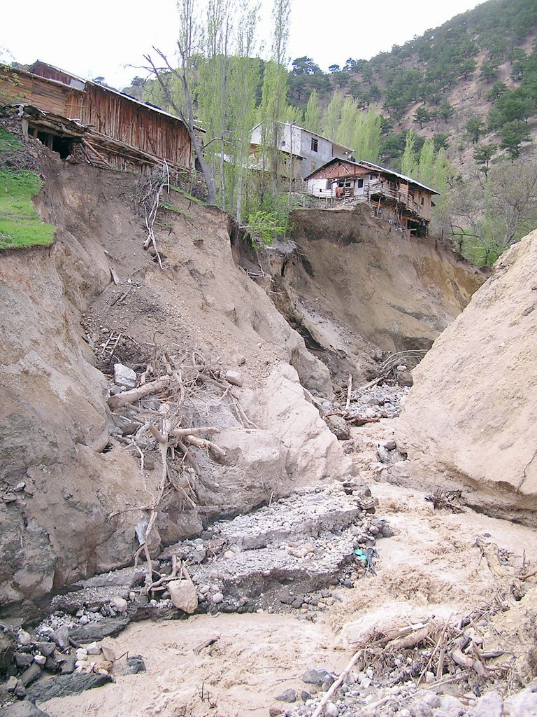 İliç’te yaşanan heyelan akıllara Sugözü heyelanını getirdi