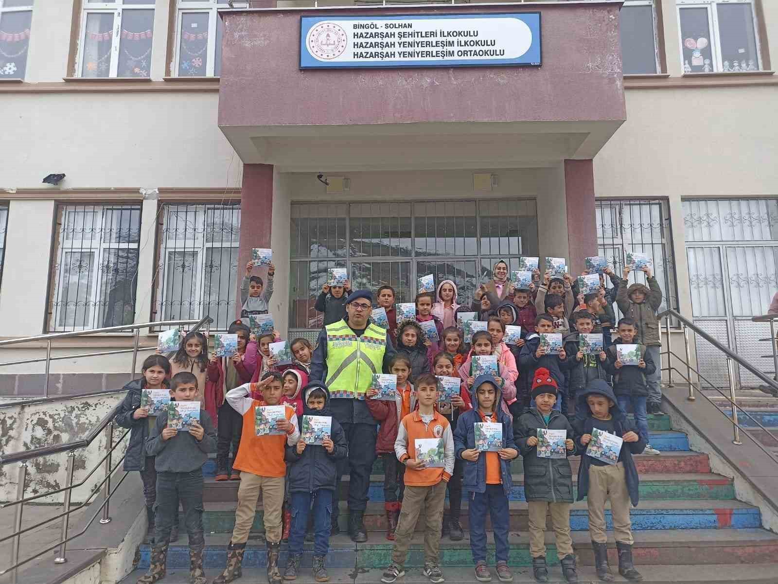 Bingöl’de jandarmadan öğrencilere trafik eğitimi